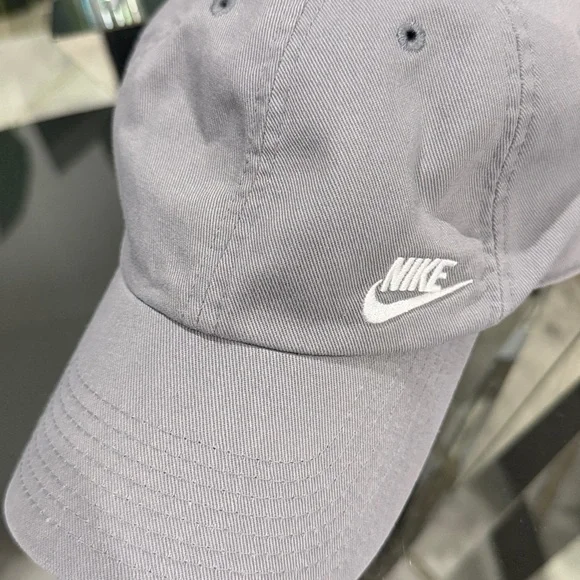 Nike Light Gray Cap with White Logo - Picture 2 of 7